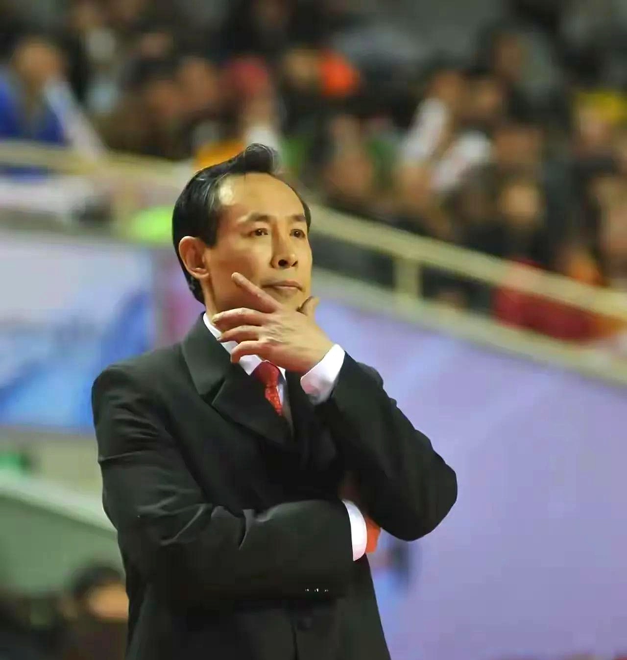 尤文图斯教练压力巨大！，费德勒遭遇十二持续失利引发球迷热议(安切洛蒂执教皇马)