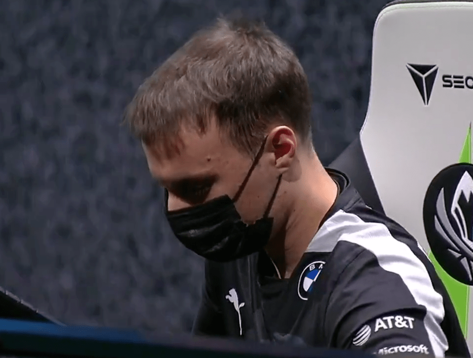 开云体育-包含Ming回归赛场，败北首场状态亮眼，FPX观众沸腾！的词条